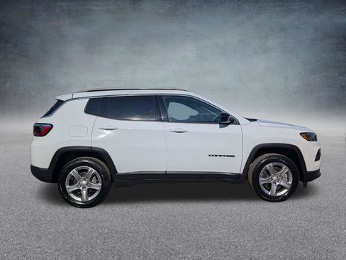 Used 2023 Jeep Compass Latitude w/ Convenience Group AWD/4WD image 8