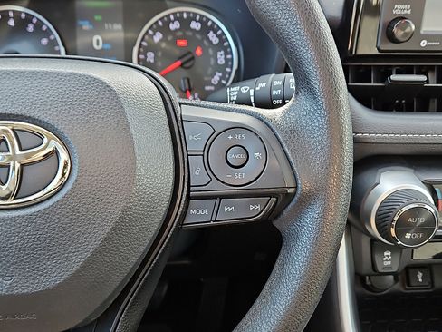 Used 2022 Toyota RAV4 XLE image 17