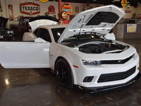 Used 2015 Chevrolet Camaro Z/28 RWD image 14