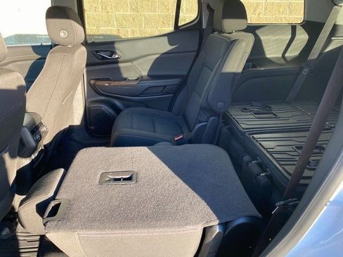 Used 2023 GMC Acadia SLE w/ Driver Convenience Package AWD/4WD image 13