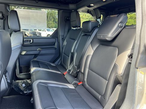 New 2025 Ford Bronco Outer Banks image 24