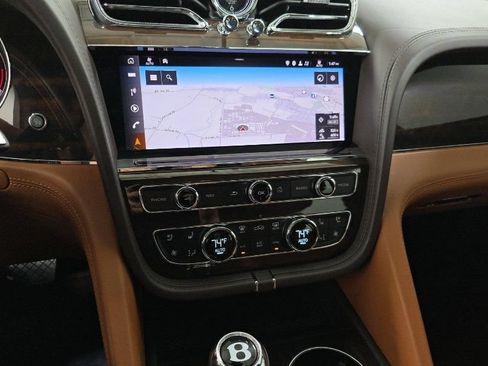 Used 2021 Bentley Bentayga AWD/4WD image 4