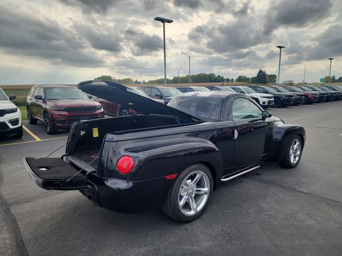 Used 2005 Chevrolet SSR LS w/ Preferred Equipment Group image 9