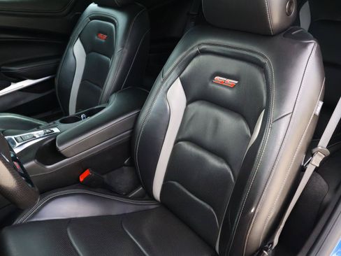 Used 2021 Chevrolet Camaro SS RWD image 13