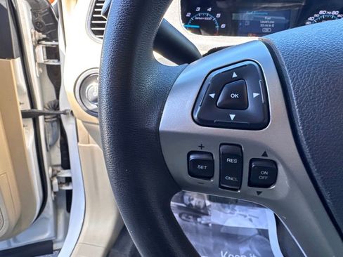 Used 2018 Ford Taurus SE FWD image 14