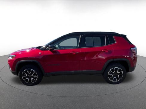 Used 2025 Jeep Compass Trailhawk AWD/4WD image 9