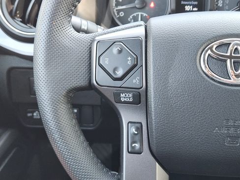 Used 2022 Toyota Tacoma TRD Off-Road w/ TRD Premium Off Road Package AWD/4WD image 34