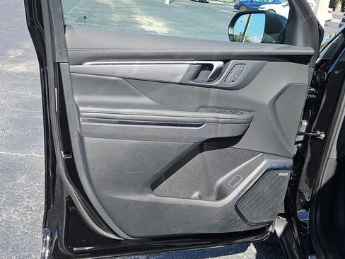 Used 2025 Buick Enclave Preferred image 18