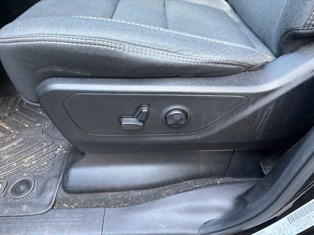 Used 2019 RAM 1500 Big Horn AWD/4WD image 14