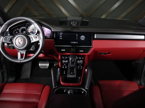 Used 2022 Porsche Cayenne Turbo image 6