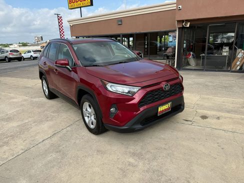 Used 2019 Toyota RAV4 XLE w/ Carpet Mat Package image 3