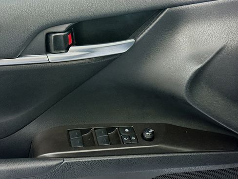 Used 2024 Toyota Camry SE image 15