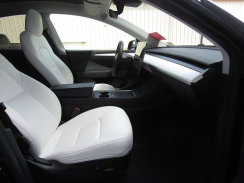 Used 2022 Tesla Model Y Performance AWD/4WD image 19