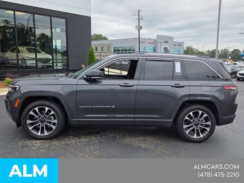 Used 2023 Jeep Grand Cherokee Overland w/ Luxury Tech Group IV AWD/4WD image 5