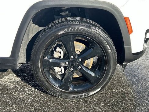 Certified 2023 Jeep Grand Cherokee L Laredo image 13