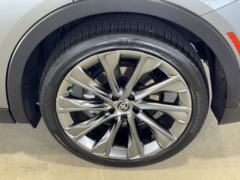 Used 2025 Toyota Crown Limited image 35