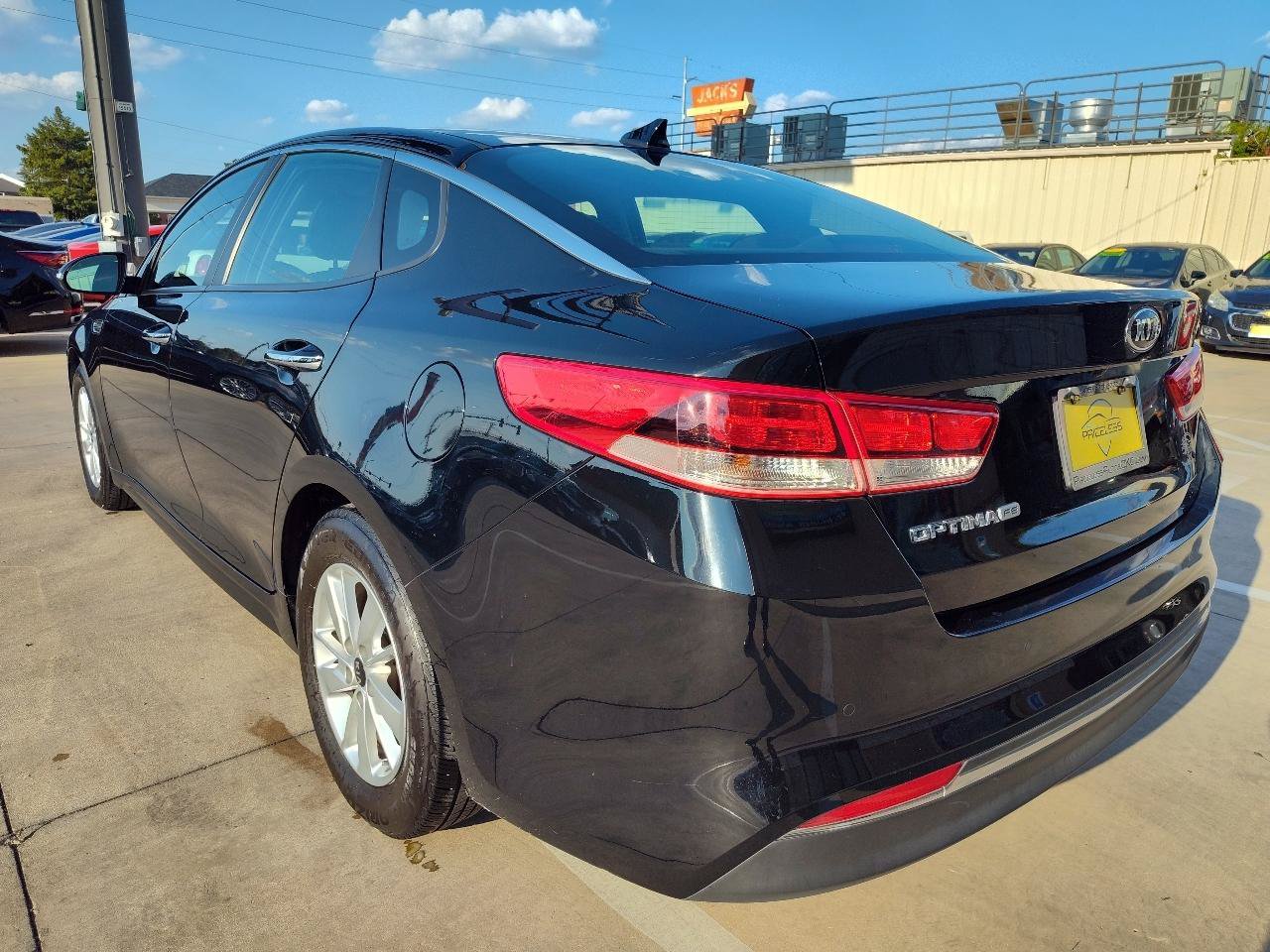 Used 2017 Kia Optima LX w/ Convenience Package FWD image 6