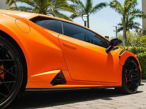 Used 2022 Lamborghini Huracan STO image 25