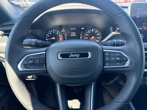 Used 2025 Jeep Compass Trailhawk AWD/4WD image 14