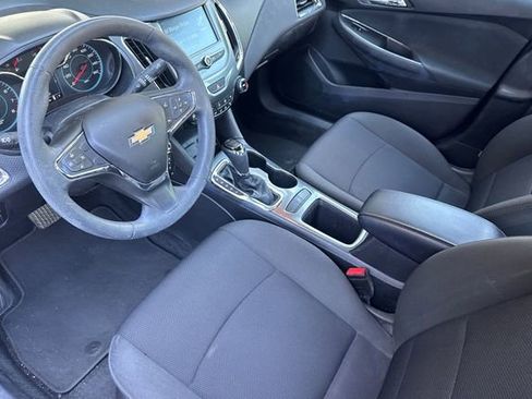 Used 2016 Chevrolet Cruze LT image 10