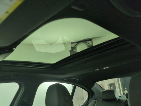 Used 2026 BMW 330i Sedan w/ M Sport Package image 12