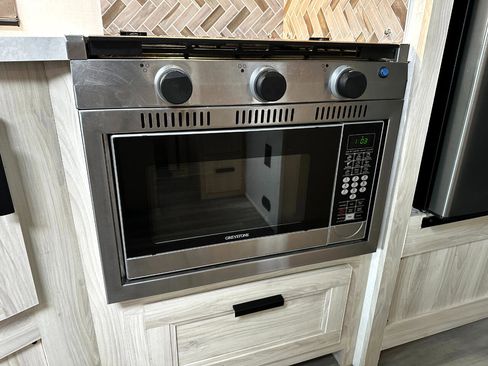 Used 2023 Ford E-450 and Econoline 450 Super Duty w/ Motorhome Prep Package image 24