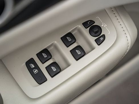 Used 2022 Volvo XC60 T8 Inscription w/ Advanced Package image 38