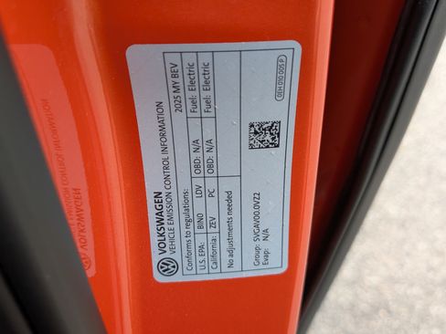 Used 2025 Volkswagen ID. Buzz 1st Edition RWD image 39