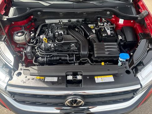 Used 2023 Volkswagen Taos SE w/ Panoramic Sunroof Package image 22