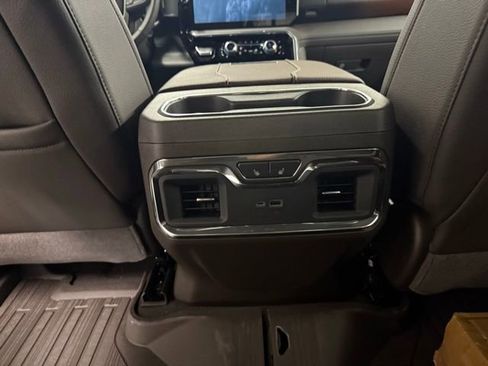 New 2025 GMC Sierra 2500 Denali w/ Denali Reserve Package image 19