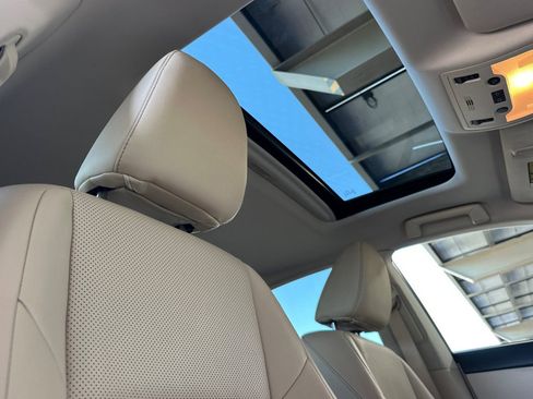 Used 2013 Lexus ES 300h w/ Luxury Pkg image 19