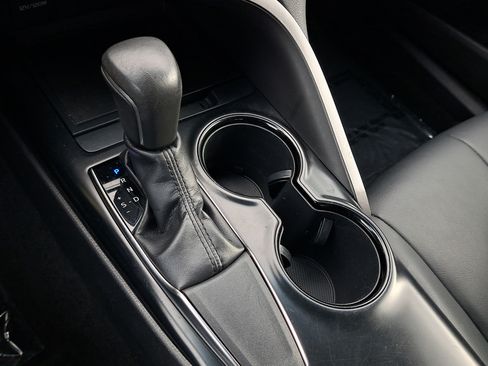 Used 2019 Toyota Camry SE w/ Carpet Mat Package FWD image 22