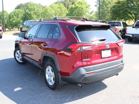 Used 2019 Toyota RAV4 LE w/ Carpet Mat Package AWD/4WD image 17