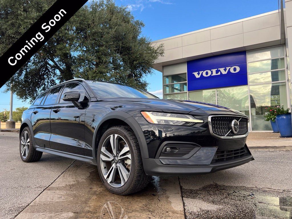 Certified 2024 Volvo V60 B5 Cross Country Plus w/ Protection Package Premier AWD/4WD image 1
