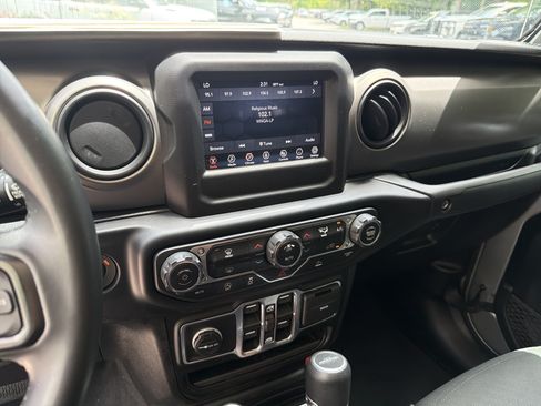 Used 2021 Jeep Gladiator Sport AWD/4WD image 28