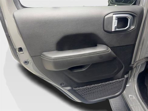 Used 2021 Jeep Wrangler Unlimited Sahara w/ Cold Weather Group image 38