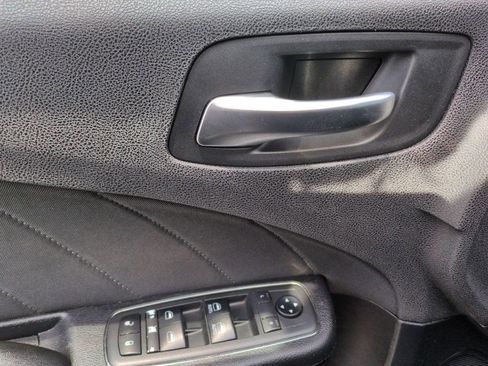 Used 2019 Dodge Charger SXT image 12
