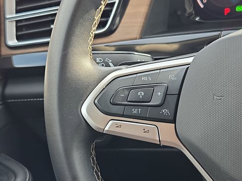 Used 2025 Volkswagen Atlas SE FWD image 17