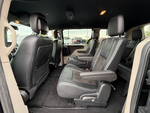 Used 2019 Dodge Grand Caravan SXT FWD image 18