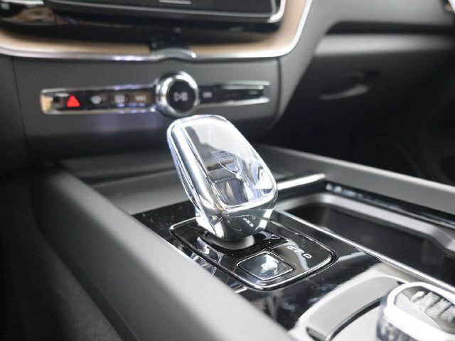 New 2026 Volvo XC60 B5 Core w/ Climate Package AWD/4WD image 13