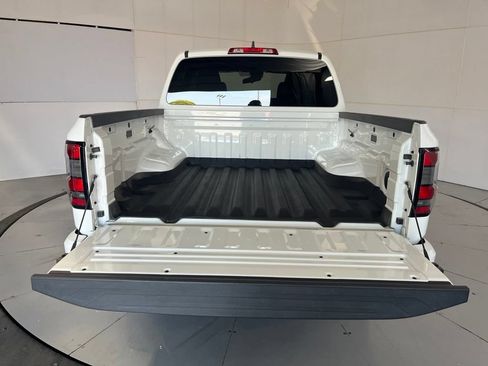 Used 2024 Nissan Frontier SV w/ Technology Package AWD/4WD image 13