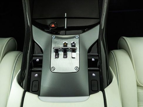 Certified 2025 Ferrari Purosangue Base image 30