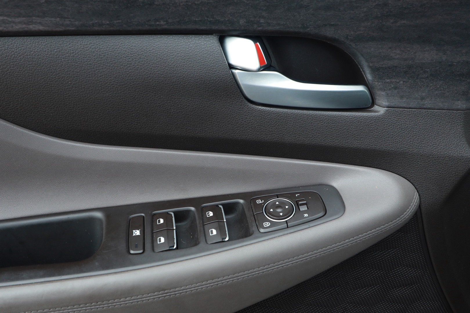 Used 2020 Hyundai Santa Fe SE FWD image 23