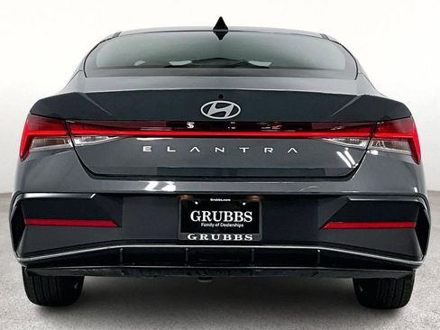 Certified 2025 Hyundai Elantra SEL FWD image 5