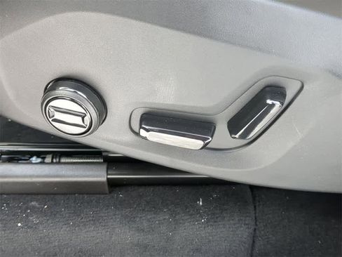 New 2026 Volvo XC90 B5 Core image 16