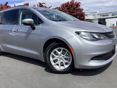 Used 2021 Chrysler Voyager Lxi image 3