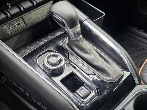 Used 2024 GMC Canyon AT4 w/ Technology Package image 16