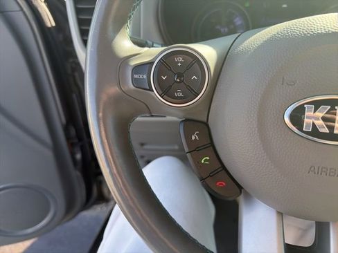 Used 2018 Kia Soul EV + w/ Sun & Fun Package image 40