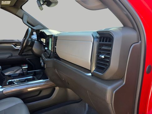 Used 2022 Chevrolet Silverado 1500 LT w/ Z71 Off-Road Package image 13