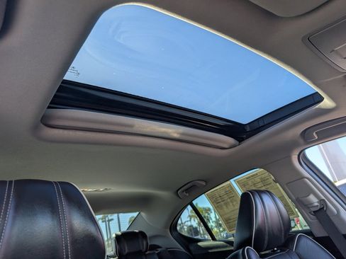 Used 2018 Acura TLX V6 w/ Technology Package image 3